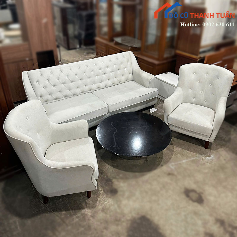 bo-sofa-phong-khach-cu-dem-trang-kieu-dang-be-the-1 Bộ Sofa Phòng Khách Cũ Đệm Trắng Kiểu Dáng Bề Thế
