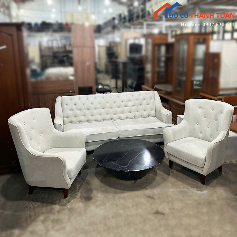 bo-sofa-phong-khach-cu-dem-trang-kieu-dang-be-the-3 Bộ Sofa Phòng Khách Cũ Đệm Trắng Kiểu Dáng Bề Thế