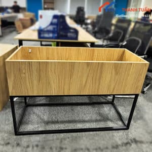 Bồn Cây Văn Phòng Chân Sắt Cũ Màu Gỗ