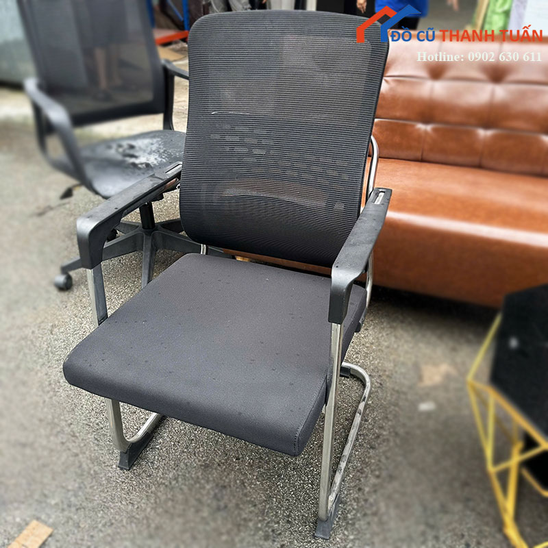 ghe-chan-quy-lung-luoi-cu-co-tay-vin-1 Ghế Chân Quỳ Lưng Lưới Cũ Có Tay Vịn