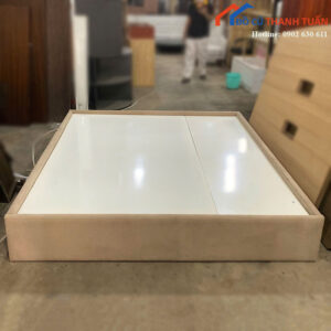 Giường Bệt Cũ 1m8 Bọc Nhung Màu Kem