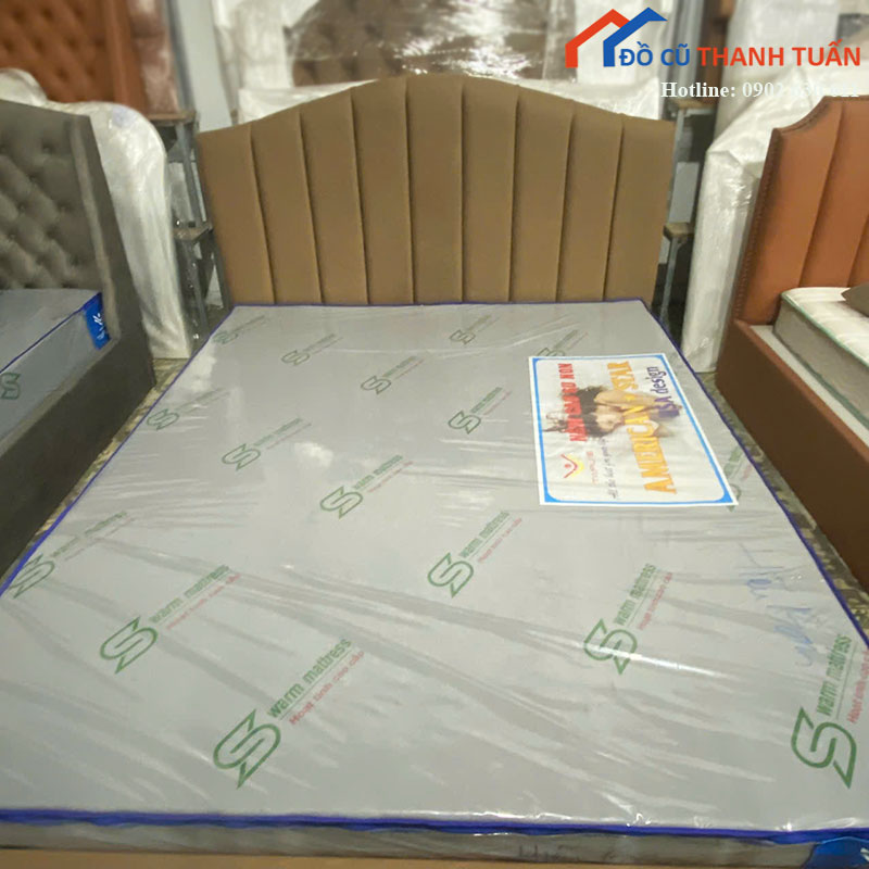 giuong-ngu-boc-da-dau-giuong-sang-trong-moi-99-2 Giường Ngủ Bọc Da Đầu Giường Sang Trọng Mới 99%