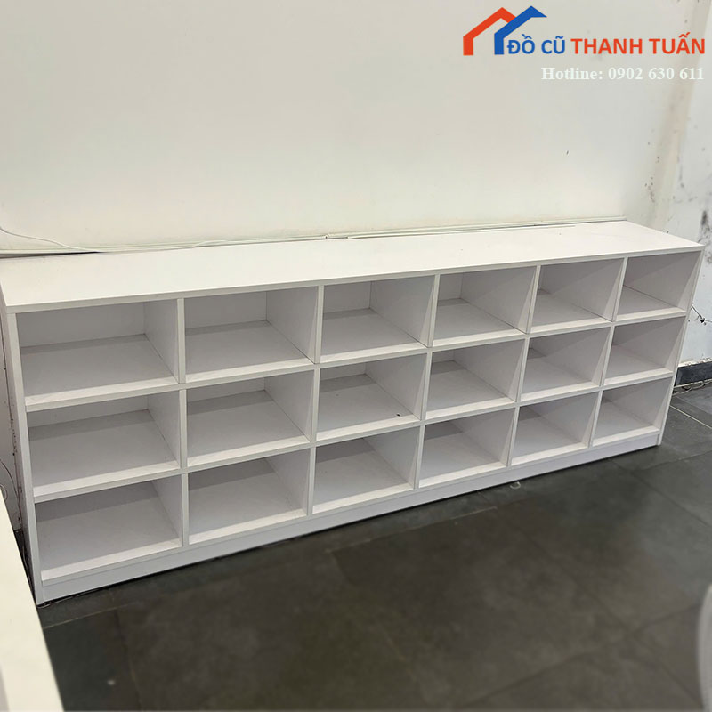 ke-trung-bay-go-cong-nghiep-cu-nhieu-o-tien-dung-2 Kệ Trưng Bày Gỗ Công Nghiệp Cũ Nhiều Ô Tiện Dụng