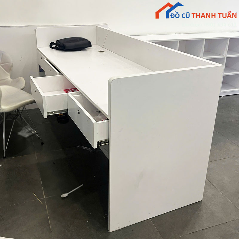 quay-le-tan-cu-mat-rong-nhieu-hoc-luu-tru-1 Quầy Lễ Tân Cũ Mặt Rộng Nhiều Hộc Lưu Trữ