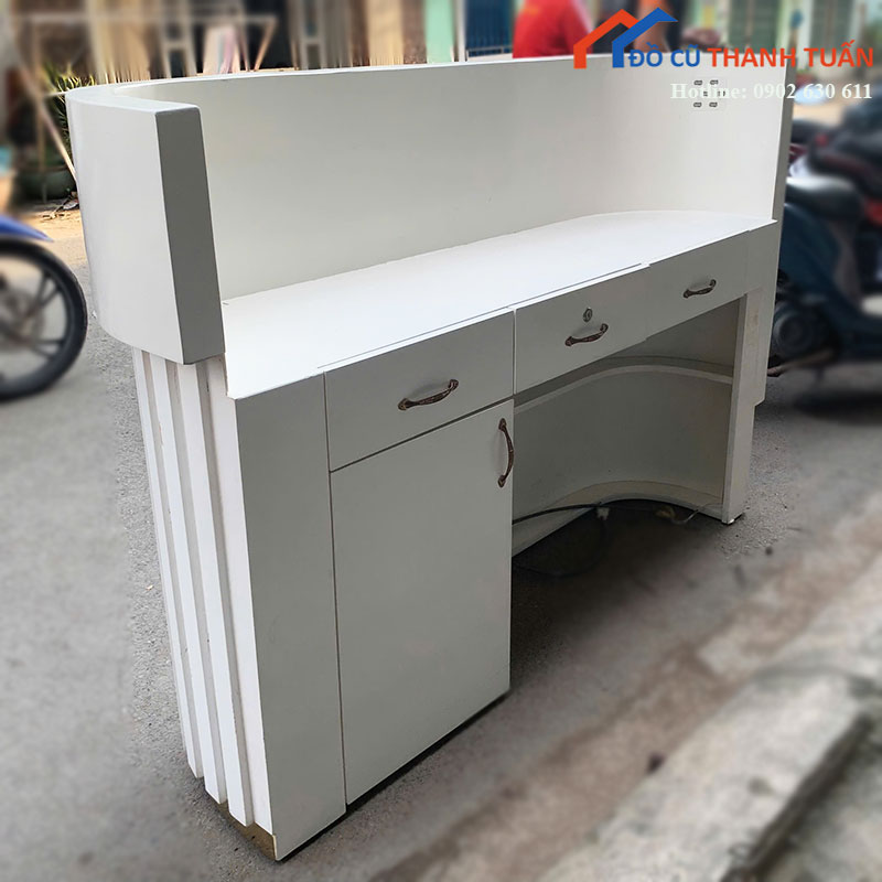 quay-le-tan-cu-mat-trang-nan-doc-hien-dai-1 Quầy Lễ Tân Cũ Mặt Trắng Nan Dọc Hiện Đại