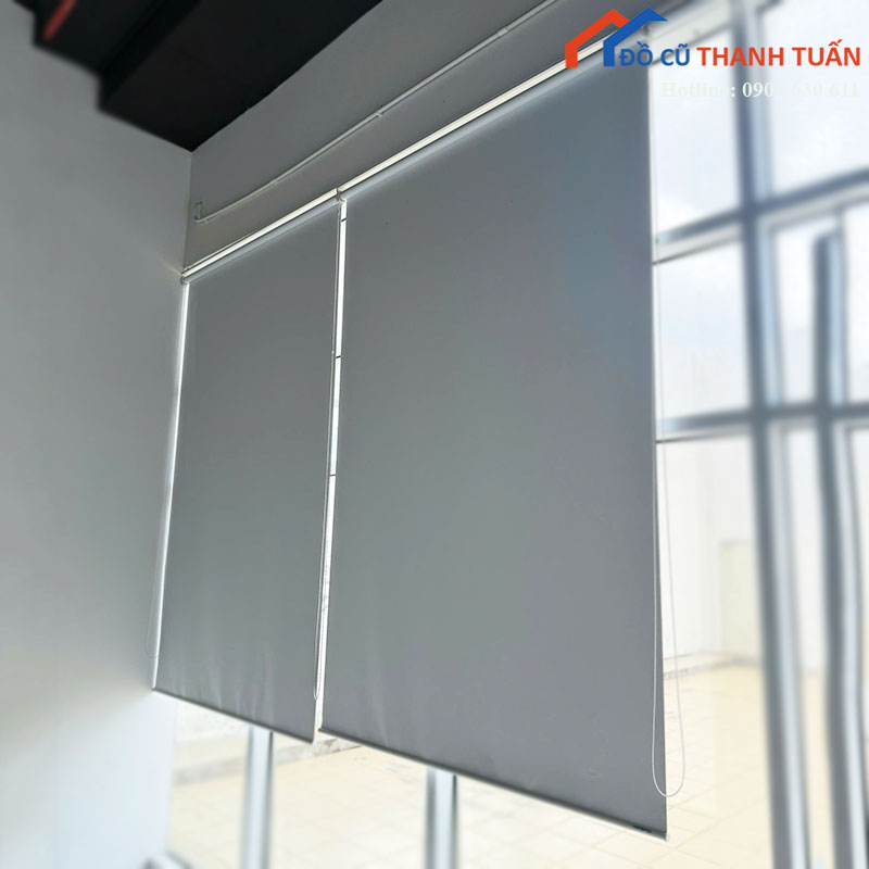 rem-cuon-cu-mau-xam-co-day-keo-2 Rèm Cuốn Cũ Màu Xám Có Dây Kéo