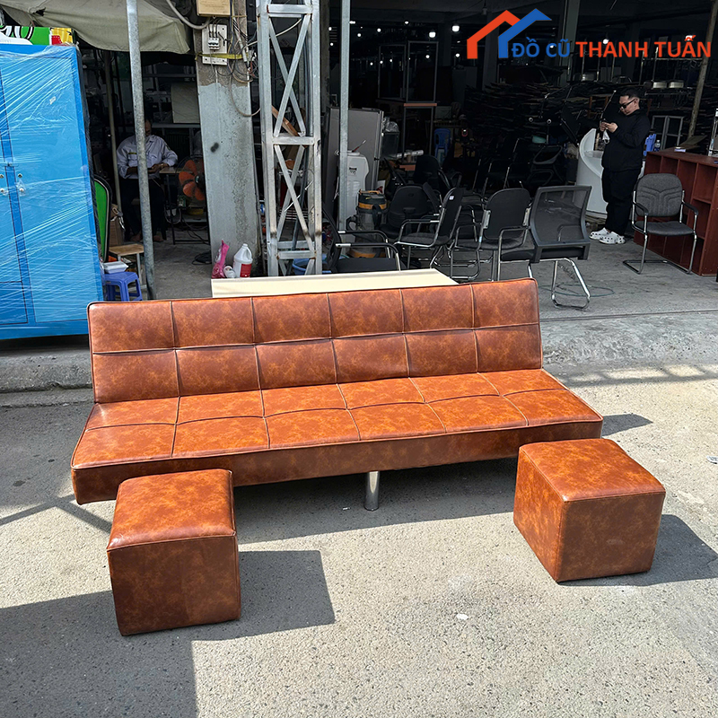 sofa-bed-cu-boc-da-nau-kem-2-don-tien-dung-1 Sofa Bed Cũ Bọc Da Nâu Kèm 2 Đôn Tiện Dụng