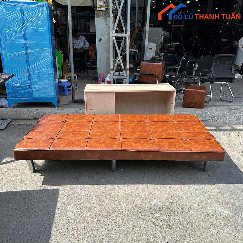 sofa-bed-cu-boc-da-nau-kem-2-don-tien-dung-3 Sofa Bed Cũ Bọc Da Nâu Kèm 2 Đôn Tiện Dụng