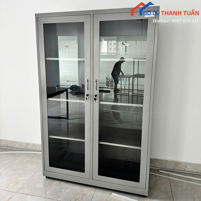 tu-ho-so-sat-cu-canh-kinh-mau-xam-gon-gang-5 Tủ Hồ Sơ Sắt Cũ Cánh Kính Màu Xám Gọn Gàng
