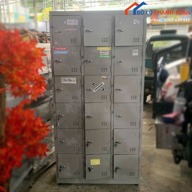 Tủ Lockers Sắt Cũ 18 Ô Có Khóa Riêng