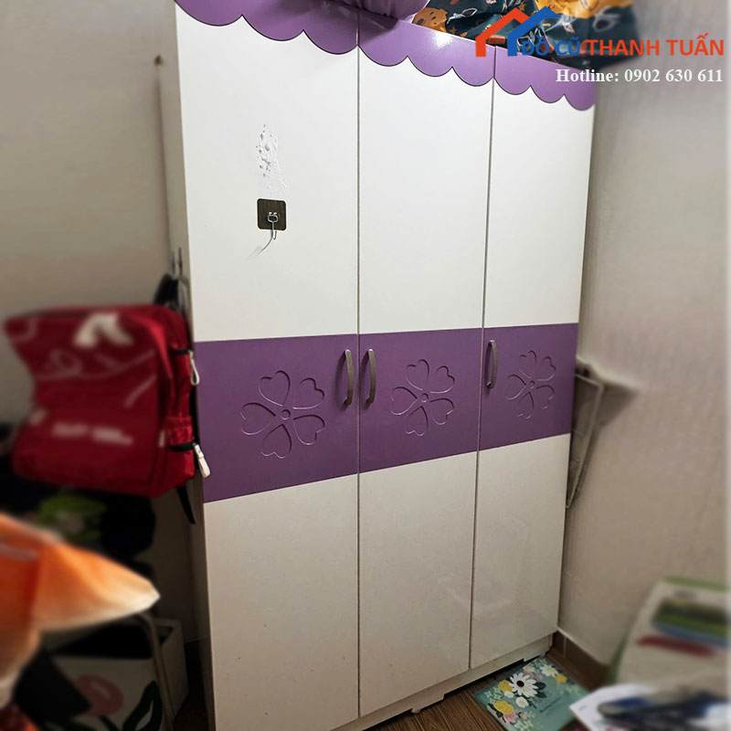 tu-quan-ao-3-canh-cu-mau-trang-tim-2 Tủ Quần Áo 3 Cánh Cũ Màu Trắng Tím