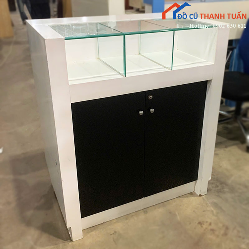 tu-trung-bay-cu-mat-kinh-co-tu-chua-do-ben-duoi-3 Tủ Trưng Bày Cũ Mặt Kính Có Tủ Chứa Đồ Bên Dưới