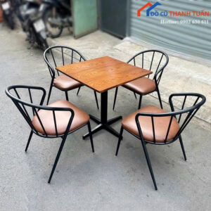 Bàn Ghế Cafe Khung Sắt 4 Ghế Bọc Nệm Tựa Cong Mới 99%