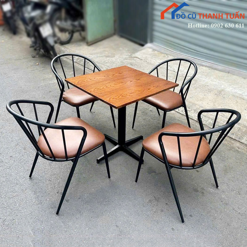 Bàn Ghế Cafe Khung Sắt 4 Ghế Bọc Nệm Tựa Cong Mới 99%