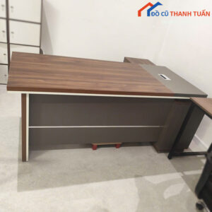 Bàn Giám Đốc Gỗ Cũ Mặt Rộng Có Lỗ Đi Dây Điện