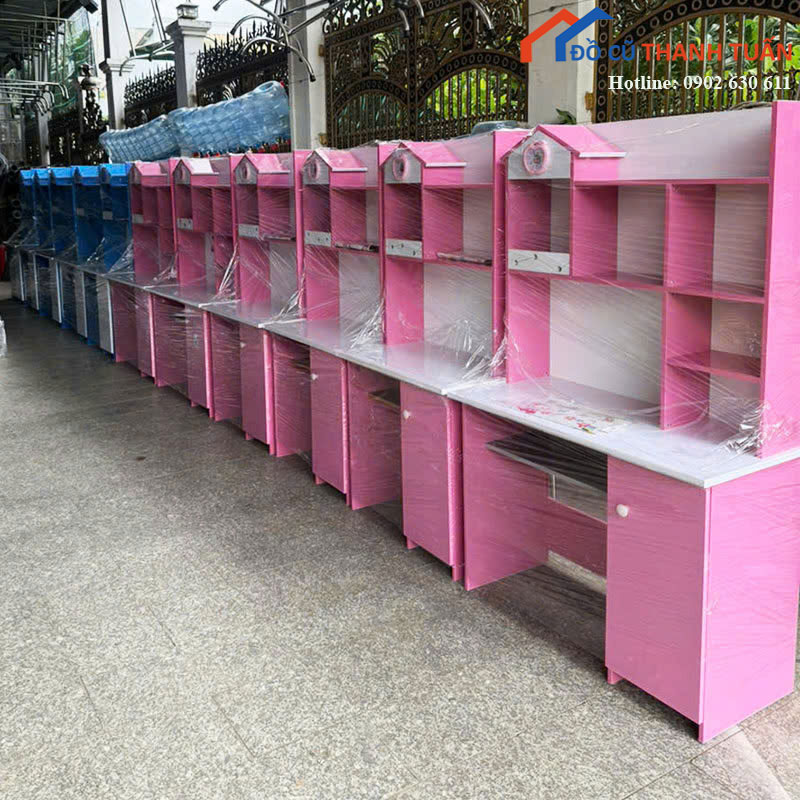 ban-hoc-tre-em-nhua-moi-99-co-ke-lien-ban (9) Bàn Học Trẻ Em Nhựa Mới 99% Có Kệ Liền Bàn