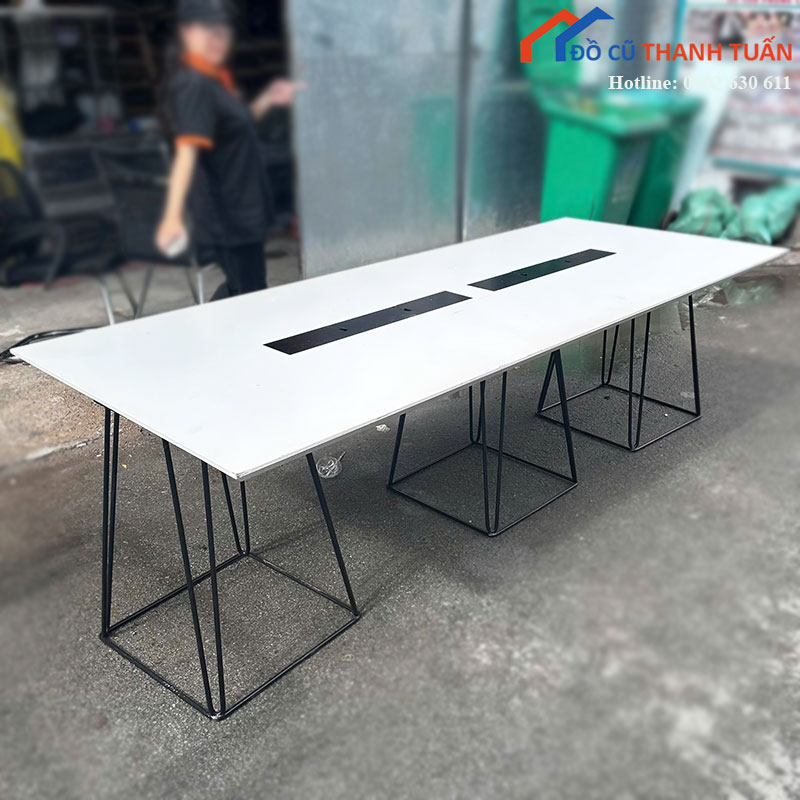 ban-hop-van-phong-cu-dai-2m4-mat-trang-3 Bàn Họp Văn Phòng Cũ Dài 2m4 Mặt Trắng