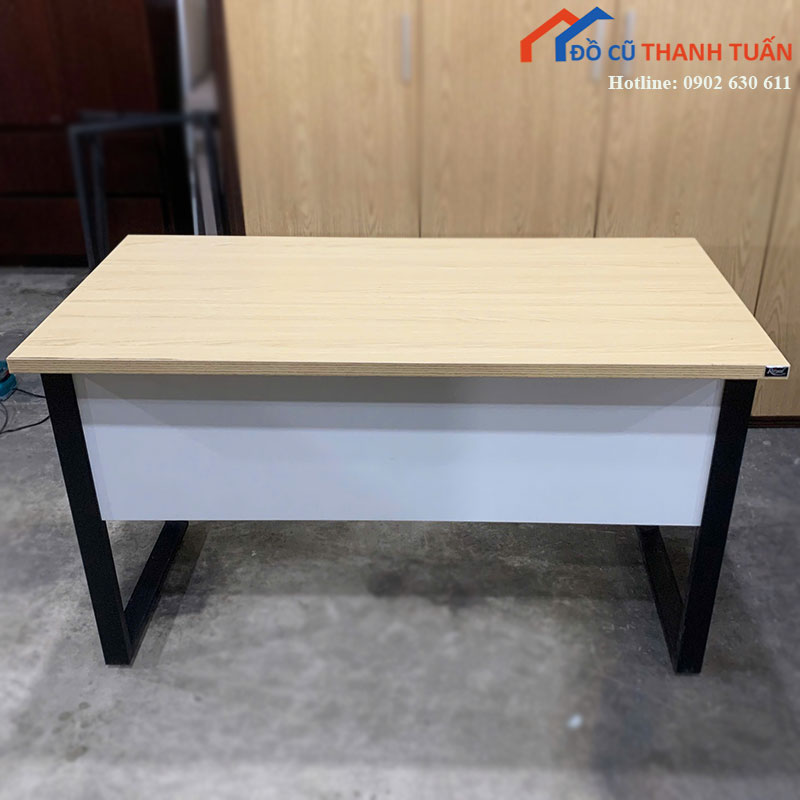 Bàn Làm Việc Chân Sắt Cũ Mặt Gỗ Màu Sáng