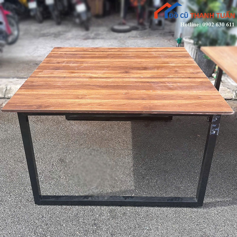 Bàn Làm Việc Chân Sắt Cũ Mặt Vuông 1m2