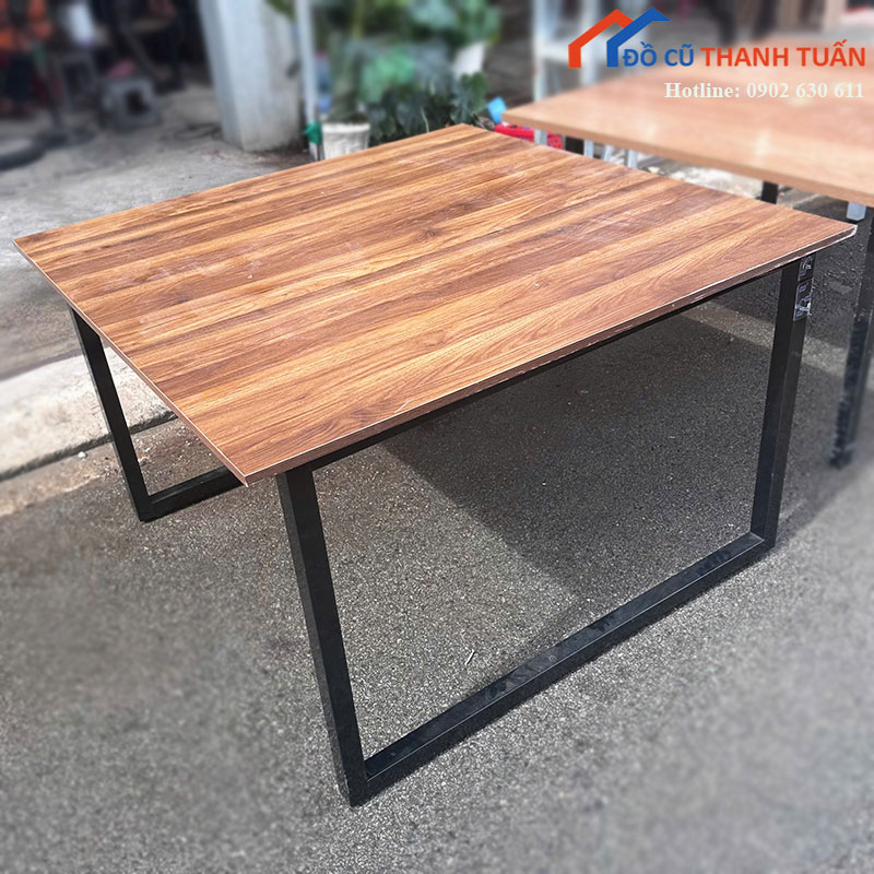 ban-lam-viec-chan-sat-cu-mat-vuong-1m2-8 Bàn Làm Việc Chân Sắt Cũ Mặt Vuông 1m2