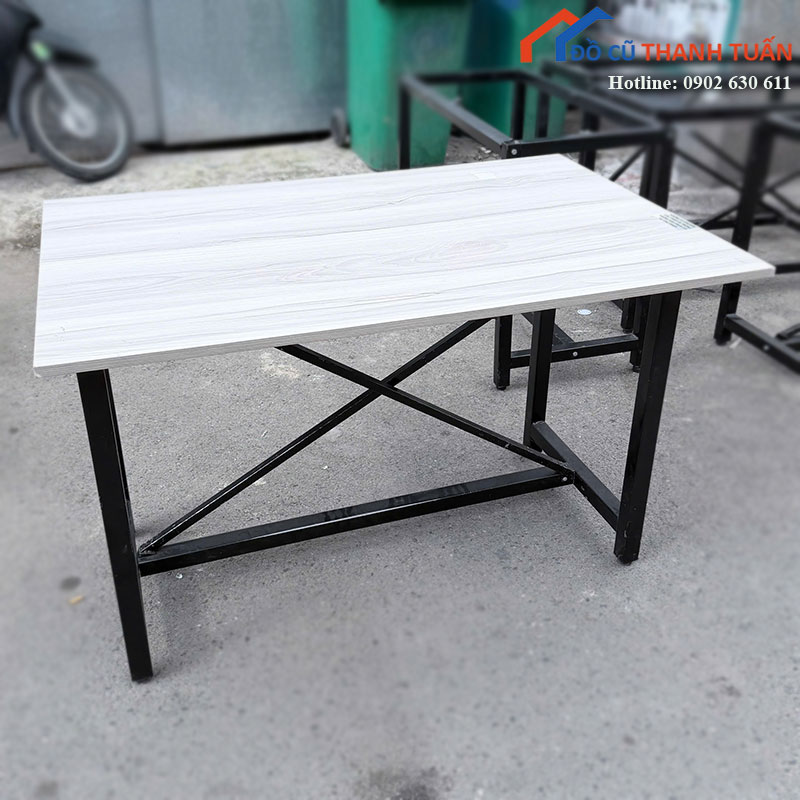 ban-lam-viec-cu-1m2-mat-go-trang-khung-sat-den-1 Bàn Làm Việc Cũ 1m2 Mặt Gỗ Trắng Khung Sắt Đen