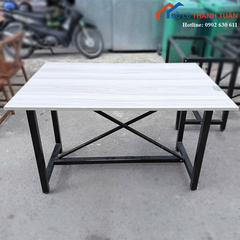 ban-lam-viec-cu-1m2-mat-go-trang-khung-sat-den-2 Bàn Làm Việc Cũ 1m2 Mặt Gỗ Trắng Khung Sắt Đen