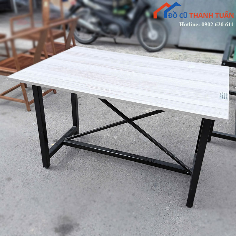 ban-lam-viec-cu-1m2-mat-go-trang-khung-sat-den-3 Thanh Lý Đồ Nội Thất Cũ - Chuyên Mua Bán Bàn Ghế Cũ Giá Tốt Nhất