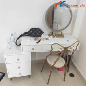 Bàn Trang Điểm Cũ Màu Trắng Kèm Gương Tròn