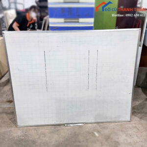Bảng Trắng Cũ 1m2 Khung Nhôm Kẻ Ô