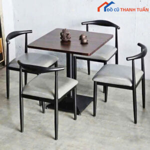 Bộ Bàn Ghế Cafe Bull Gỗ Mới 99% Lót Nệm