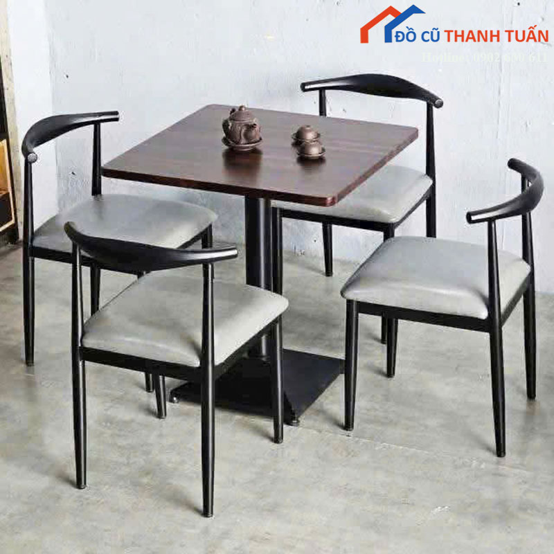 Bộ Bàn Ghế Cafe Bull Gỗ Mới 99% Lót Nệm