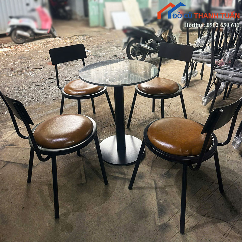 Bộ Bàn Ghế Cafe Đáy Tròn Bọc Nệm Mới 99%