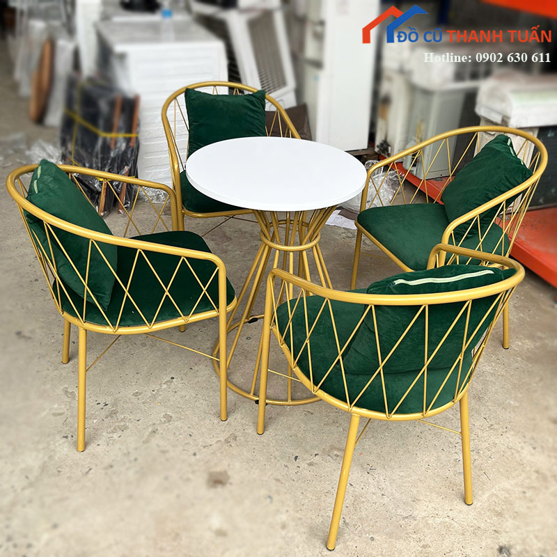 Bộ Bàn Ghế Cafe Khung Sắt Vàng Nệm Xanh Mới 99%