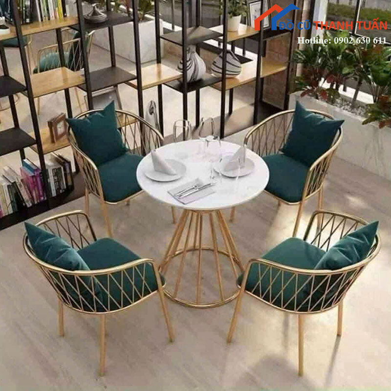 Bộ Bàn Ghế Cafe Khung Sắt Vàng Nệm Xanh Mới 99%