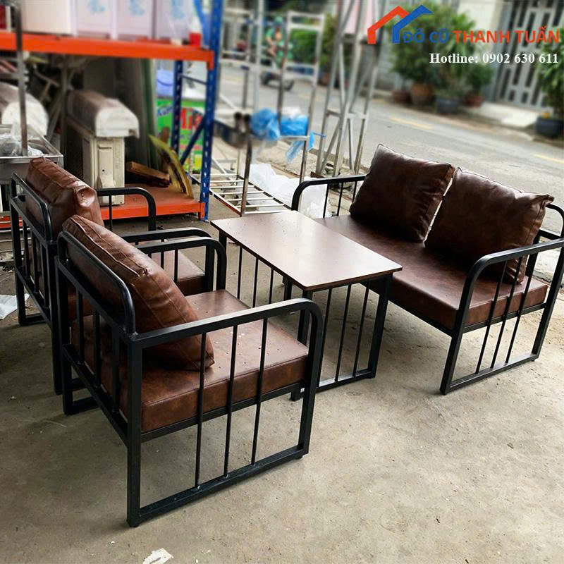 bo-ban-ghe-sofa-khung-sat-moi-99-boc-da-mau-nau-3 Bộ Bàn Ghế Sofa Khung Sắt Mới 99% Bọc Da Màu Nâu