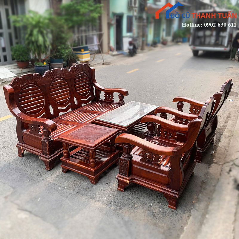 bo-salon-go-cu-lung-nan-cham-hoa-van-tay-vin-ban-lon-1 Bộ Salon Gỗ Cũ Lưng Nan Chạm Hoa Văn Tay Vịn Bản Lớn
