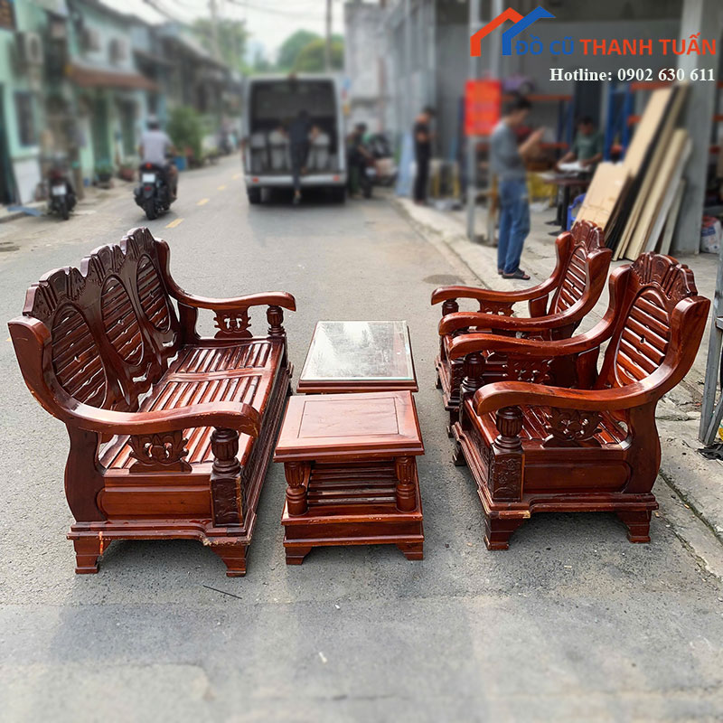 bo-salon-go-cu-lung-nan-cham-hoa-van-tay-vin-ban-lon-3 Bộ Salon Gỗ Cũ Lưng Nan Chạm Hoa Văn Tay Vịn Bản Lớn