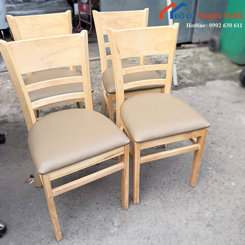 ghe-ban-an-go-cu-mau-sang-mat-nem-em-ai-1 Ghế Bàn Ăn Gỗ Cũ Màu Sáng Mặt Nệm Êm Ái