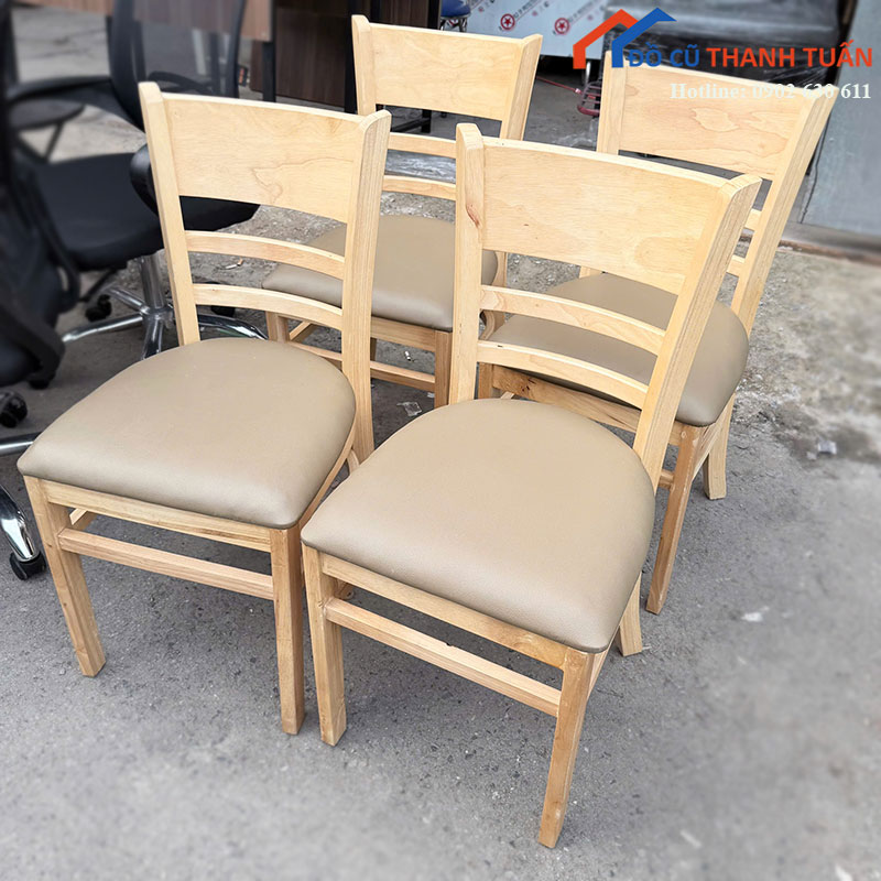ghe-ban-an-go-cu-mau-sang-mat-nem-em-ai-3 Ghế Bàn Ăn Gỗ Cũ Màu Sáng Mặt Nệm Êm Ái