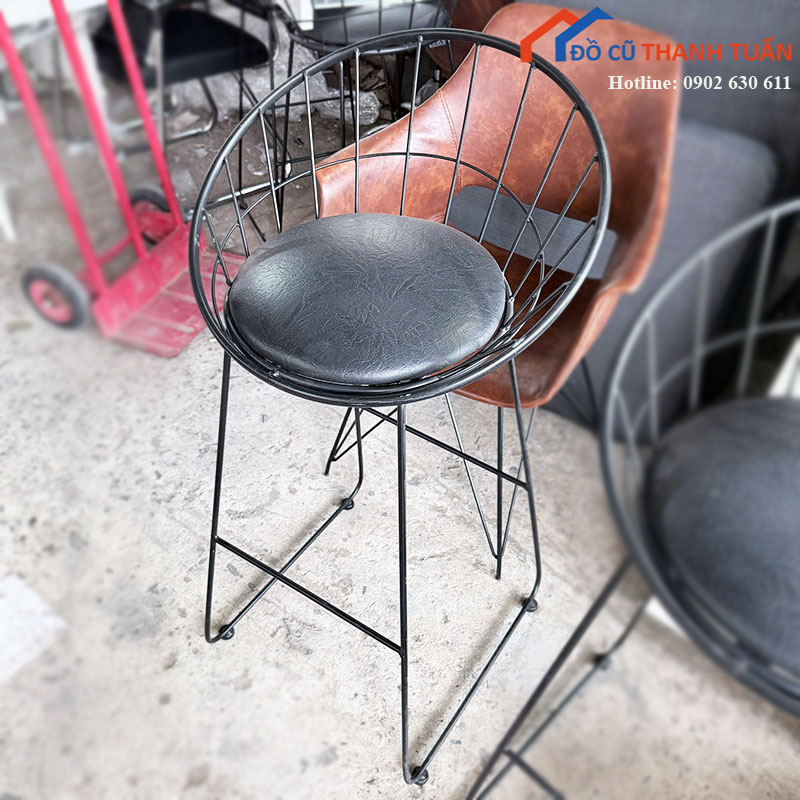 ghe-bar-cu-khung-sat-dang-tron-co-nem-ngoi-1 Ghế Bar Cũ Khung Sắt Dáng Tròn Có Nệm Ngồi