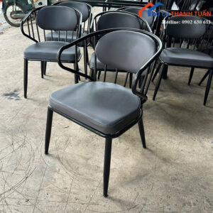 Ghế Cafe Bành Tựa Nệm Màu Đen Mới 99%