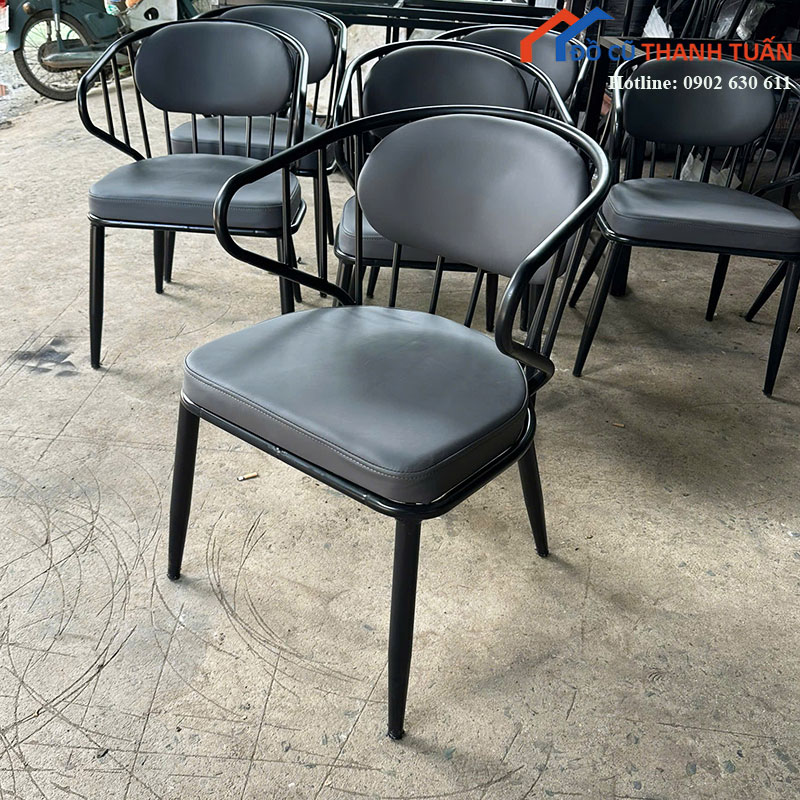 Ghế Cafe Bành Tựa Nệm Màu Đen Mới 99%