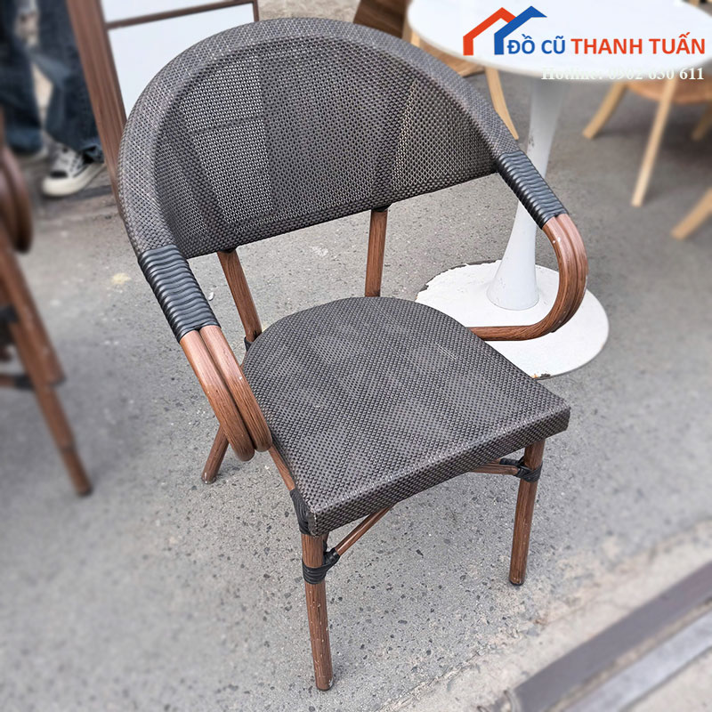 ghe-cafe-cu-lung-tron-dan-day-co-tay-vin-3 Ghế Cafe Cũ Lưng Tròn Đan Dây Có Tay Vịn