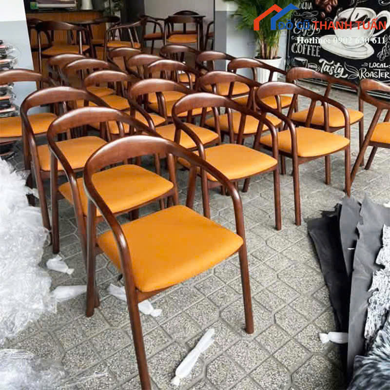 Ghế Cafe Mới 99% Khung Gỗ Bọc Nệm Da