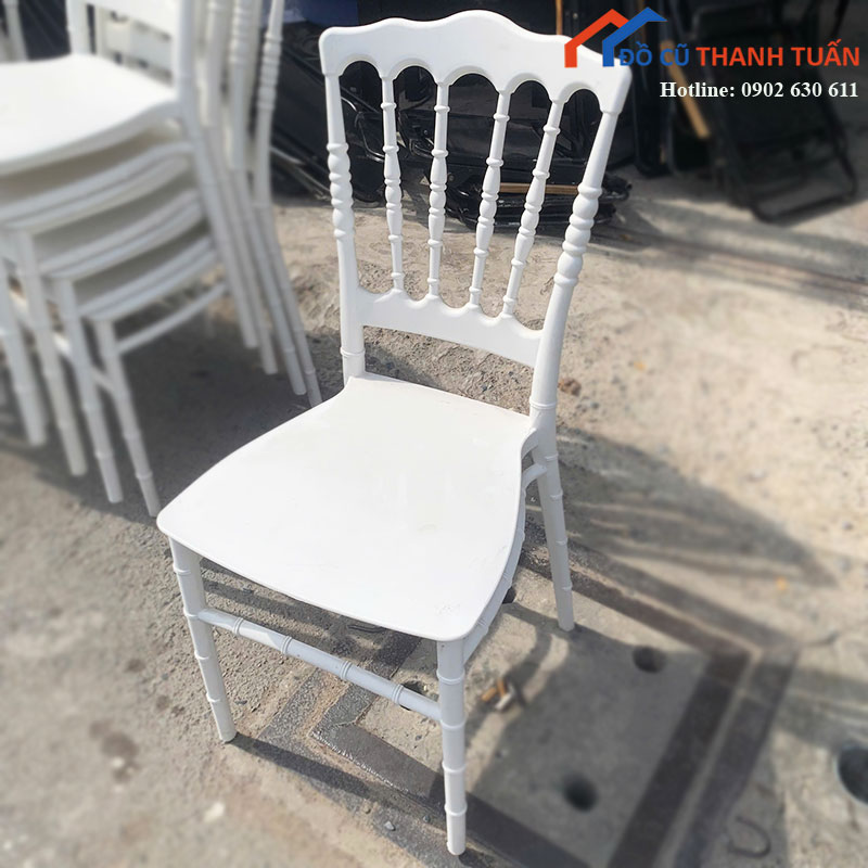 Ghế Tiffany Cũ Màu Trắng Lưng Cao Thanh Lịch
