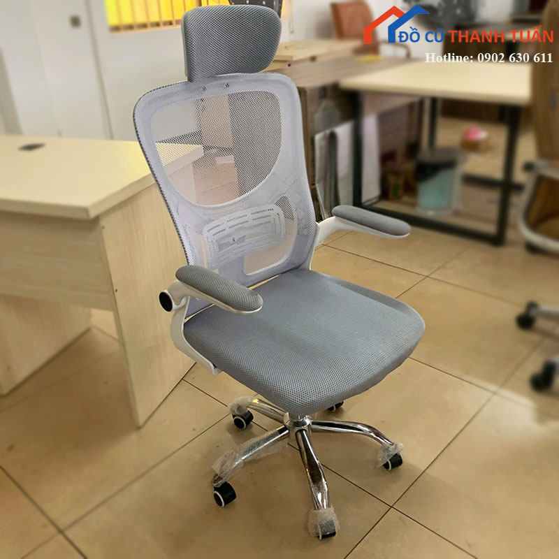 ghe-van-phong-cu-lung-luoi-co-tua-dau-mau-xam-1 Ghế Văn Phòng Cũ Lưng Lưới Có Tựa Đầu Màu Xám