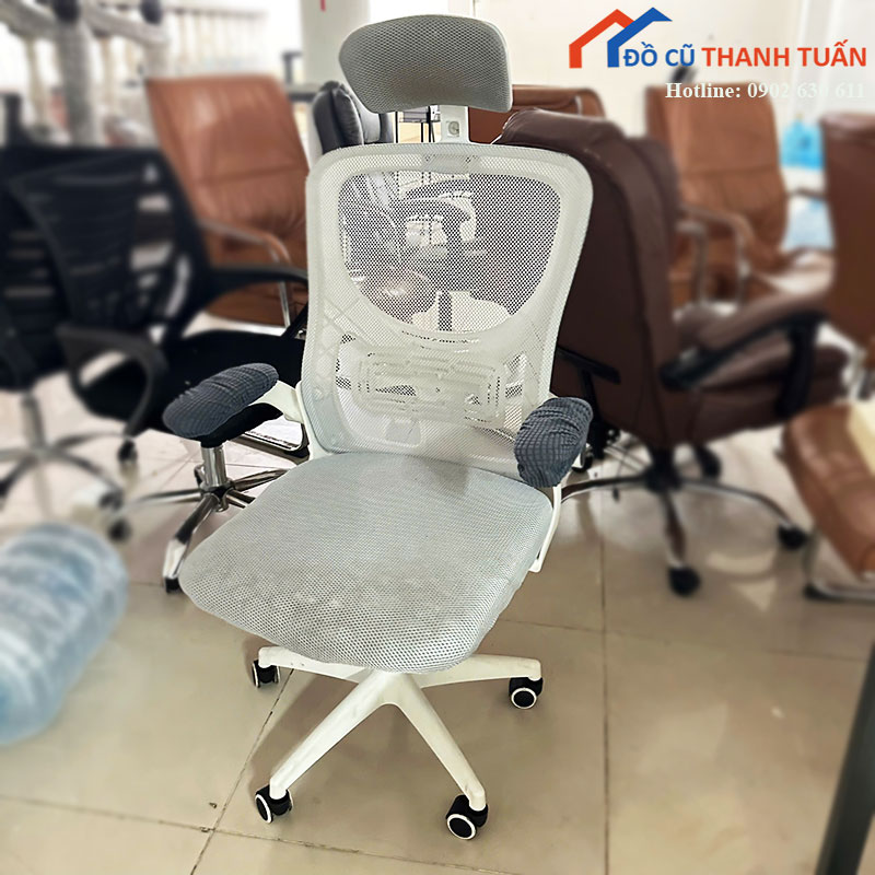ghe-van-phong-cu-lung-luoi-co-tua-dau-mau-xam-2-3 Ghế Văn Phòng Cũ Lưng Lưới Có Tựa Đầu Màu Xám