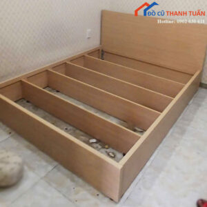 giuong-ngu-cu-1m6-co-thanh-dau-giuong-cao-1-300x300 Thanh Lý Đồ Nội Thất Cũ - Chuyên Mua Bán Bàn Ghế Cũ Giá Tốt Nhất
