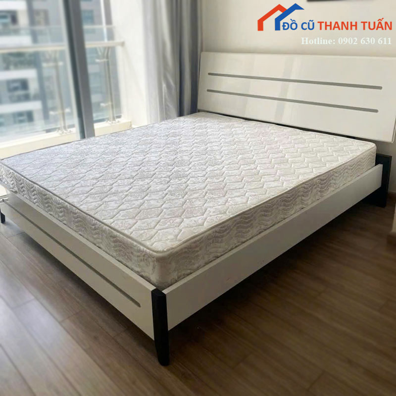 giuong-ngu-cu-1m8-mau-trang-phoi-den-1 Thanh Lý Đồ Nội Thất Cũ - Chuyên Mua Bán Bàn Ghế Cũ Giá Tốt Nhất