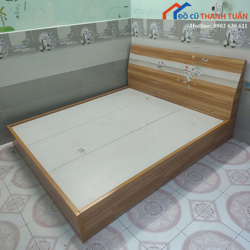 Giường Ngủ Gỗ Công Nghiệp 1m8 Cũ Đầu Giường Bản Lớn